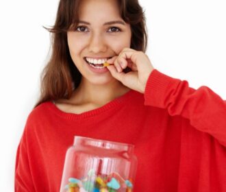 Alimentos y bebidas que dañan tus dientes y que deberías evitar