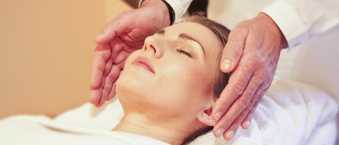 Los beneficios del reiki, razones para practicarlo en casa