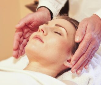 Los beneficios del reiki, razones para practicarlo en casa