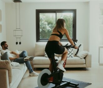 Rutina de bici indoor para estilizar la figura sin castigar las articulaciones